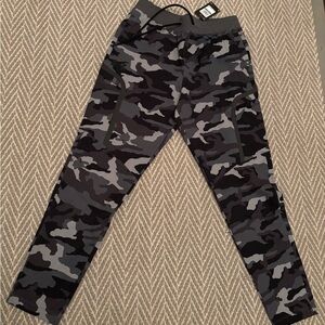 NWT Men's UA Unstoppable Cargo Pants size L color ultimate black (black camo)